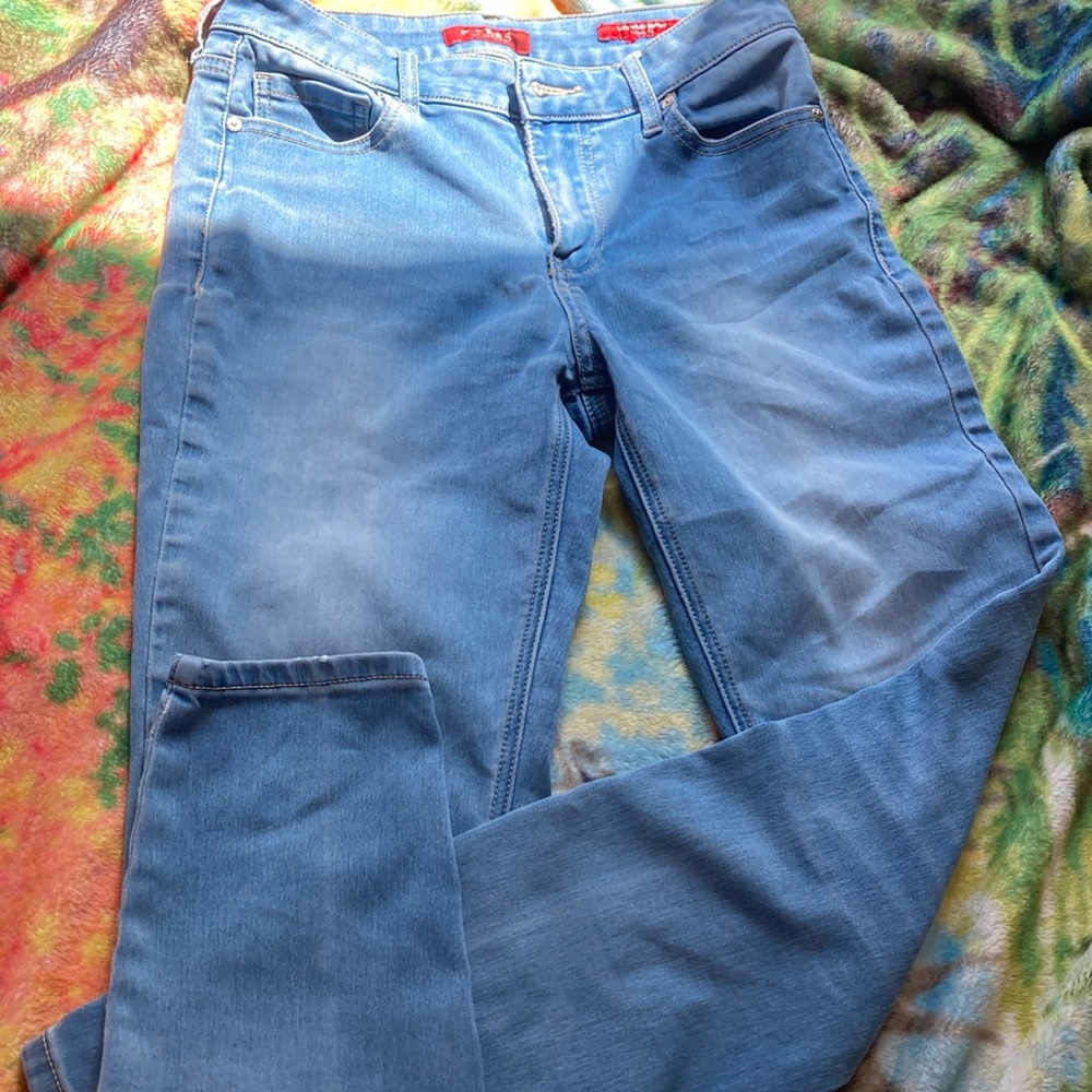 Light Blue Guess brand Jeans. Size 27. Style: high waist skinny, Tahiana fit.